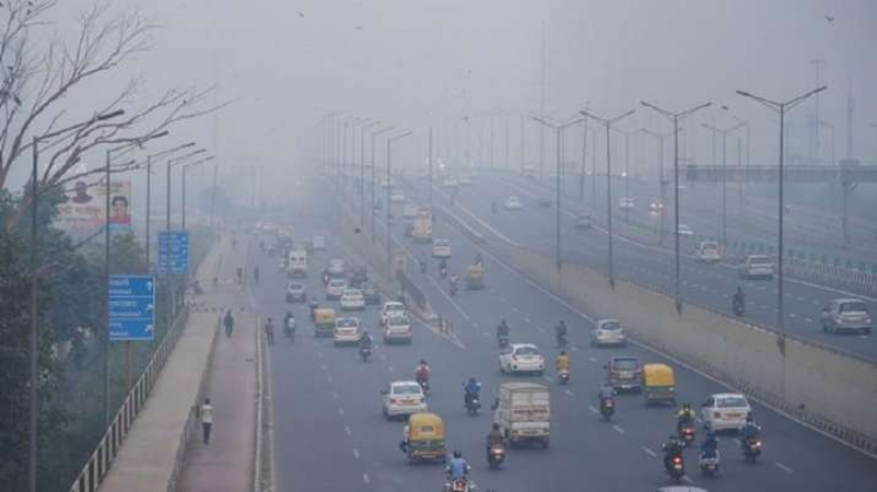 Weather update: दिल्ली में आज होगी बारिश और बढ़ेगी ठंड, कई इलाकों में AQI 400 पार