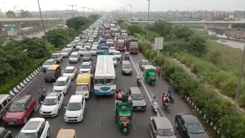 Delhi Weather Update: राजधानी में फिर झमाझम बारिश, जानें कैसा रहेगा आज का मौसम