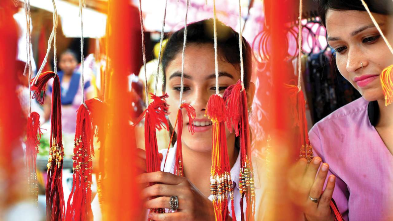 Raksha Bandhan: सीएम अशोक गहलोत ने बहन विमला देवी से बंधवाई राखी
