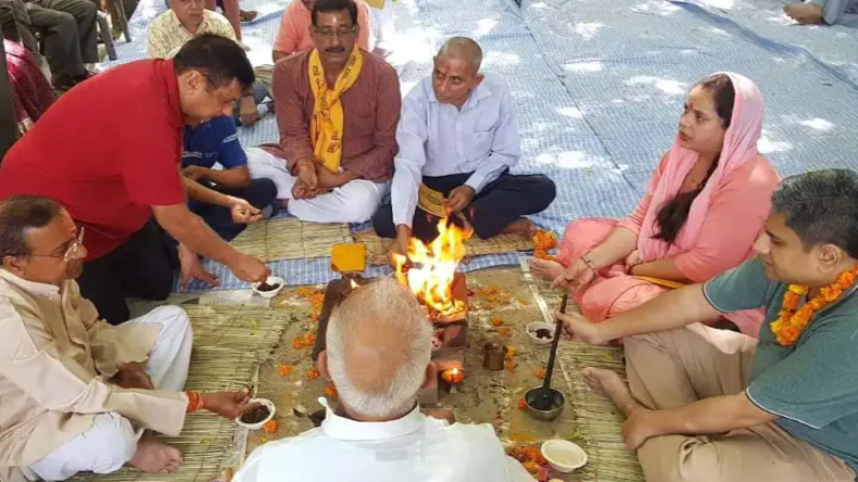 ‘बैचलर्स और पीजी-गेस्ट हाउस वाले लोग खाली कर दें फ़्लैट’, एमेरल्ड कोर्ट सोसाइटी का फरमान