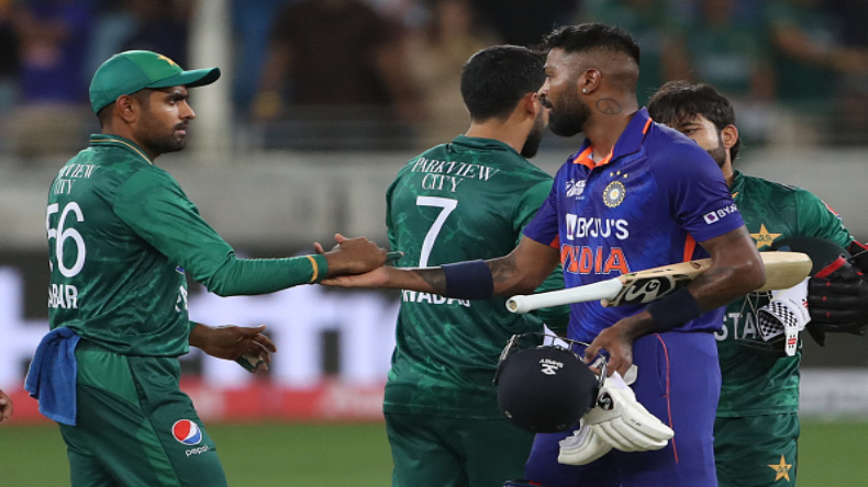 Ind vs Pak: भारत ने पाक को दिया 120 रनों का लक्ष्य, अर्शदीप-बुमराह को करना होगा कमाल