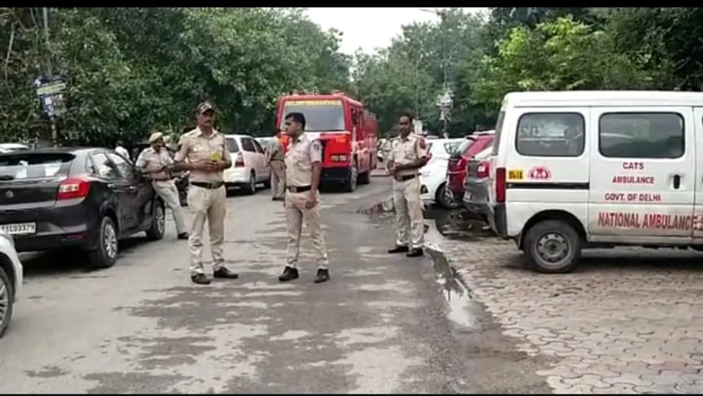 दिल्ली पुलिस ने हिस्ट्रीशीटर को किया गिरफ्तार, अवैध हथियार बरामद