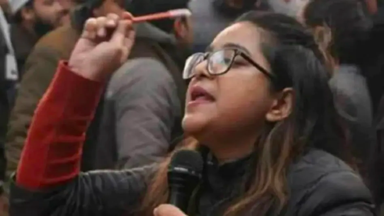 जामिया यूनिवर्सिटी में दिवाली के दीयों को मारी गई लात, iTV सर्वे में भड़के लोग बोले- बुलडोजर एक्शन…