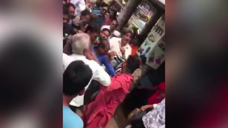 Kanpur : छेड़छाड़ के आरोपी को माँ-बेटी ने 40 सेकंड में लगाए 23 थप्पड़