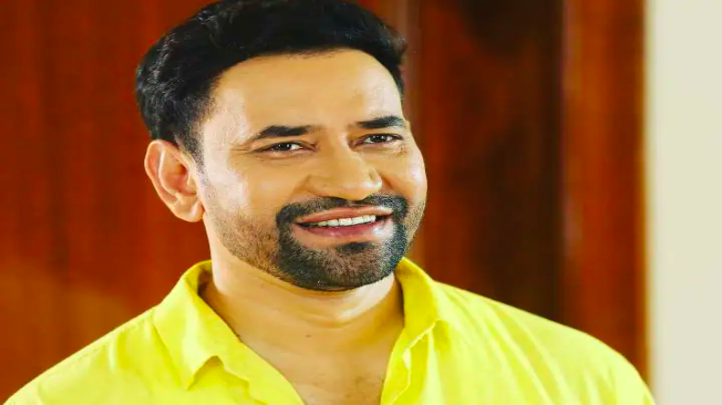 Bhojpuri Stars In Bogg Boss: बिग बॉस में आकर बदली इन सितारों की किस्मत, आज जी रहे हैं लग्जरी लाइफ