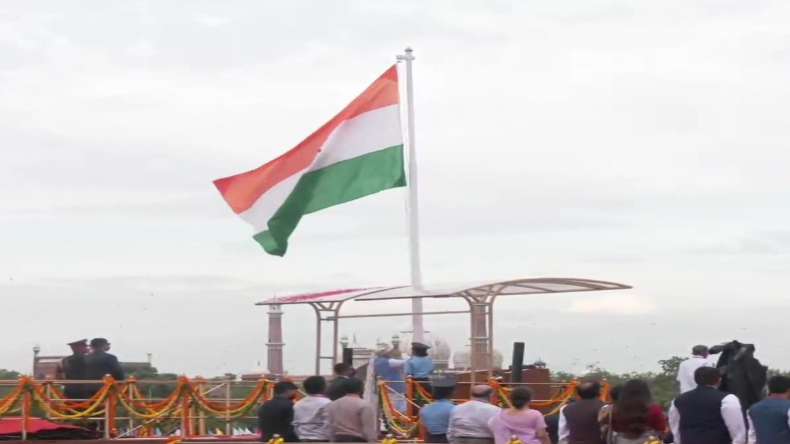 Independence Day 2022: लालकिले की प्राचीर से बोले पीएम मोदी, ‘आज सावरकर और अंबेडकर को याद करने का दिन’