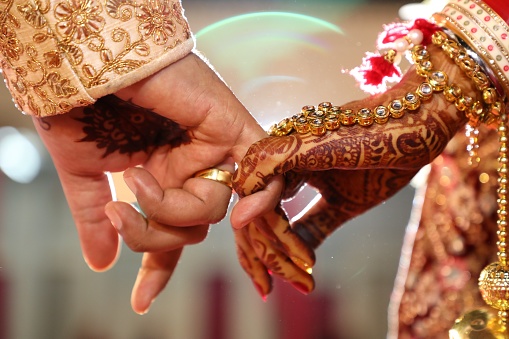 Relationship Tips: वो 3 वजहें जिनसे बीवी पर शक करते है पति, जानें