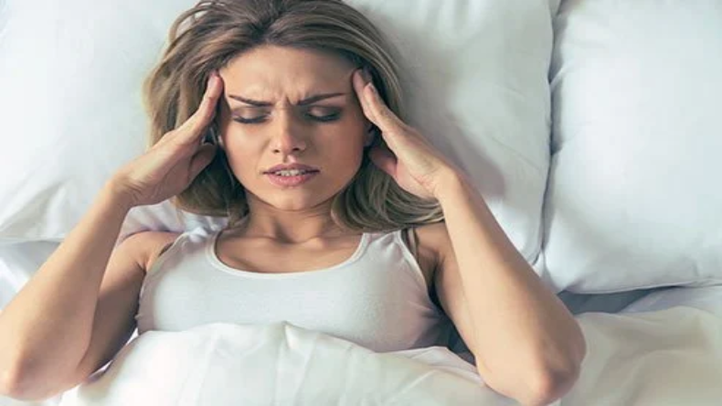सुबह उठते ही क्यों होता है भयानक सिर दर्द? जानें कारण