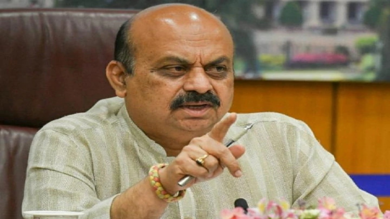 कर्नाटक विधानसभा से 10 बीजेपी विधायक सस्पेंड, डिप्टी स्पीकर पर कागज फेंकने का आरोप