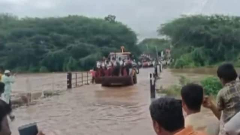 PUNJAB : बाढ़ और बारिश बनी आफत, 41 की मौत, राहत शिविर में रहने पर लोग मजूबर