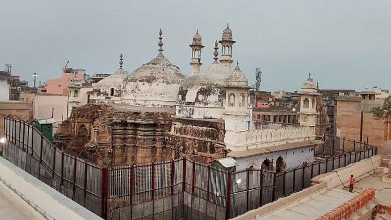 पल्लवी पटेल ने किया स्वामी प्रसाद का समर्थन, कहा पीछे रह जाएंगे मंदिर
