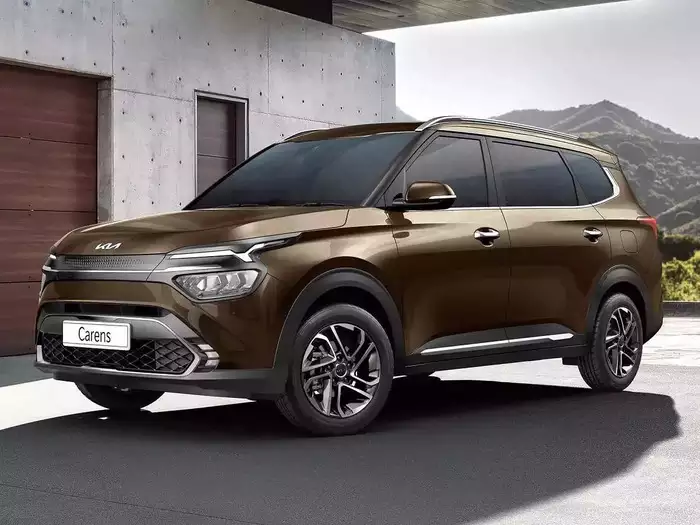 Auto: ये महिला निकली हैवी ड्राइवर, नई गाड़ी को नाले में गिरा दी, आप न करें ये गलती