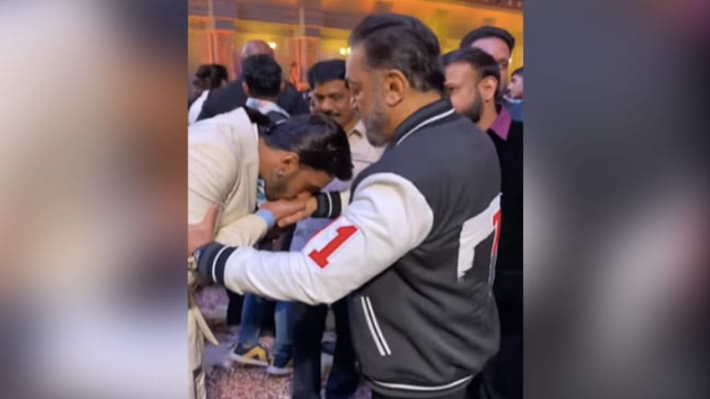 भीड़ में रो रही बच्ची को गोद में उठाकर पोछे आंसू, रणवीर सिंह ने अपने फैंस का जीता दिल