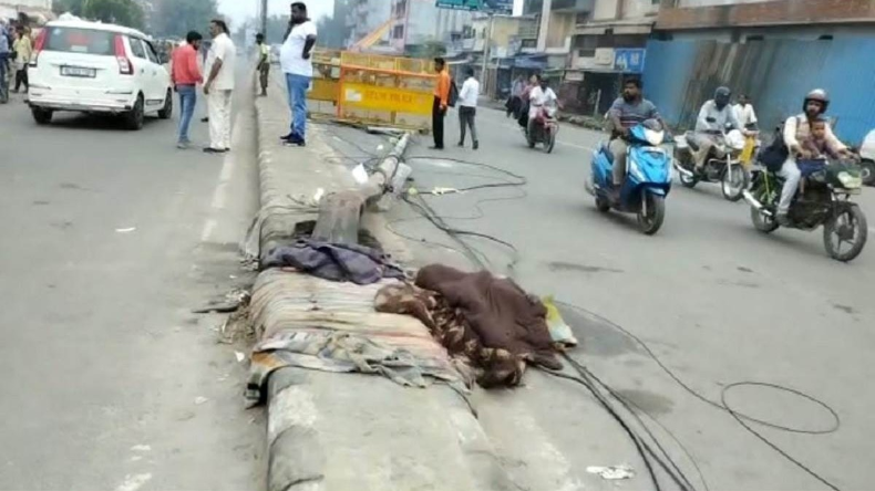 ग्रेटर नोएडा : तेज रफ्तार कार की शिकार हुईं 3 छात्राएं, एक कोमा में