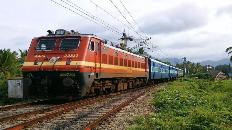 कभी सोचा है कि रेलवे स्टेशन का नाम हमेशा पीले रंग के बोर्ड पर क्यों लिखा जाता है? आइए जानते है