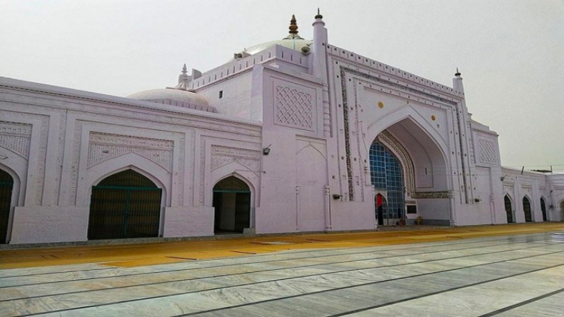 Eid-al-Fitr 2024: जामा मस्जिद में अदा की गई ईद की नमाज, प्रेम-भाईचारे के लिए मांगी दुआ