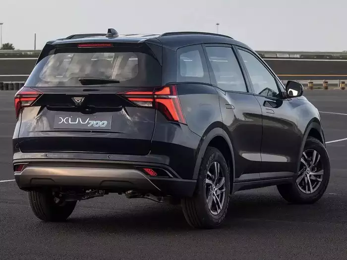 Auto: ये महिला निकली हैवी ड्राइवर, नई गाड़ी को नाले में गिरा दी, आप न करें ये गलती