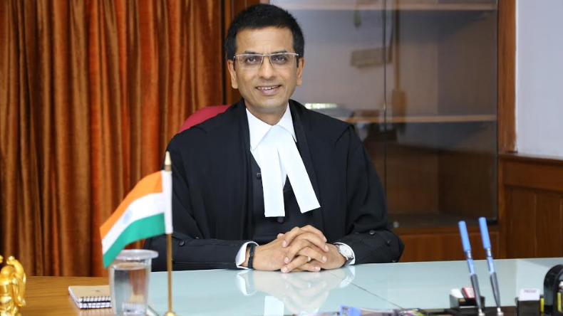 महाराष्ट्र चुनाव में फिसड्डी साबित होने के बाद पूर्व CJI चंद्रचूड़ पर खिसियाए संजय राउत, कह दी बड़ी बात