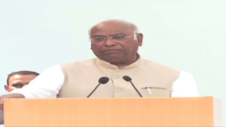 खड़गे ने फिर बोला PM मोदी पर हमला, ‘आप दो गाली खाते हो तो 4 क्विंटल गाली देते हो’