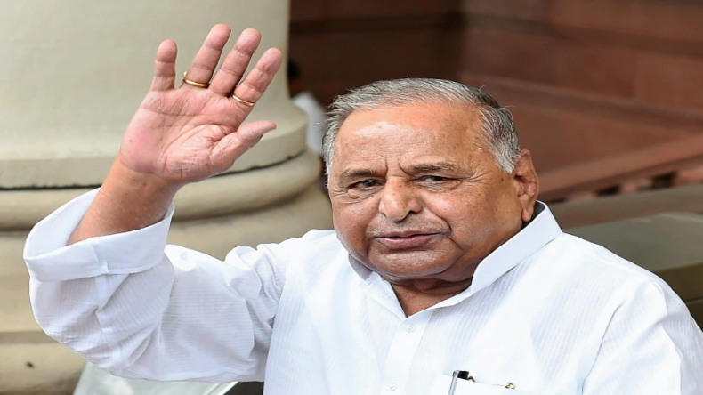 उत्तर प्रदेश: सैफई पहुंचे बिहार सीएम नीतीश कुमार, मुलायम सिंह यादव को दी श्रद्धाजंलि
