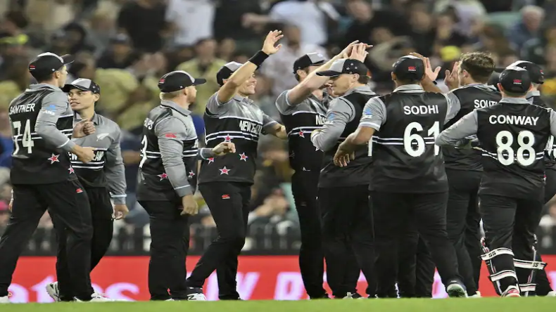PAK vs ZIM: मैच गंवाने के बाद जिम्बाब्वे के राष्ट्रपति से भिड़े शहबाज शरीफ, ट्विटर बना जंग का मैदान
