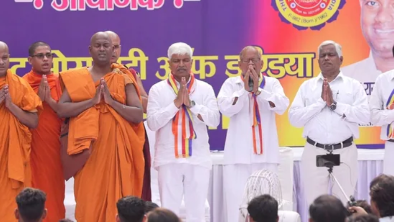 प्रधानमंत्री मोदी के भाई का केजरीवाल पर हमला, गुजरात चुनाव को लेकर कह दी बड़ी बात