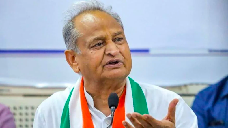 OSD Lokesh Sharma: गहलोत ने पार्टी के साथ किया धोखा, राजस्थान में CM के OSD ने लगाए आरोप