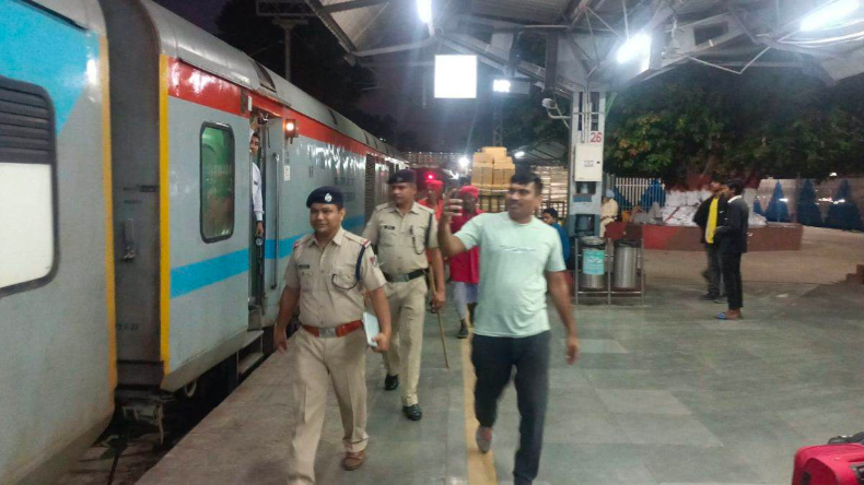 मसूरी-देहरादून हाईवे पर दर्दनाक सड़क हादसा, रोडवेज बस खाई में गिरने से 2 की मौत