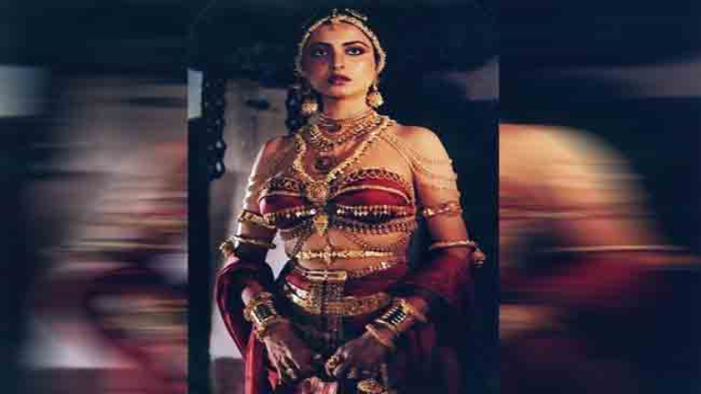 Ponniyin Selvan 2: पति अभिषेक बच्चन को भाया ‘पोन्नियिन सेल्वन 2’ में ऐश्वर्या का लुक, कमेंट कर जताया प्यार