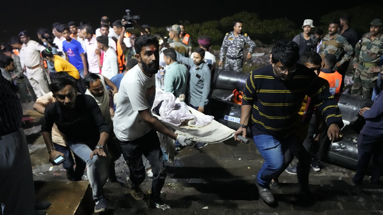 Telangana: तेलंगाना में तेज आंधी की वजह से एक झटके में गिरा आठ साल से बन रहा पुल