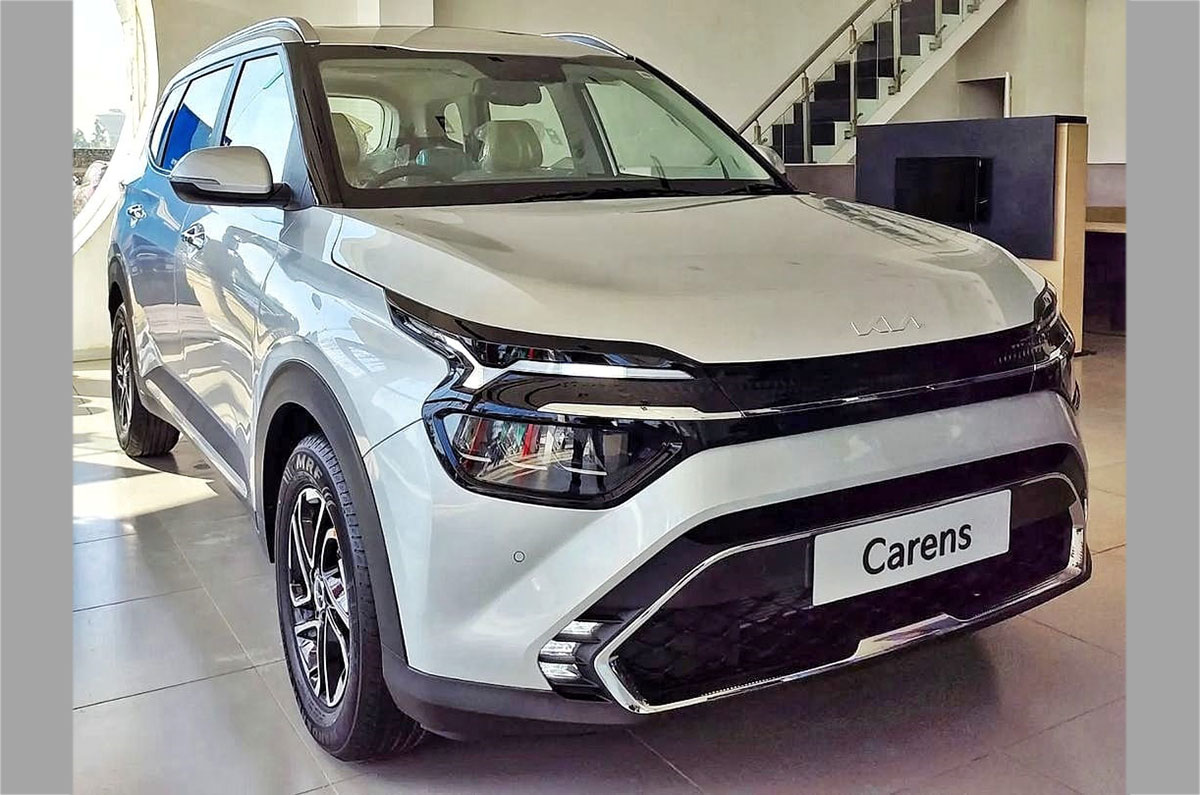 Kia की इस गाड़ी को बेहद पसंद कर रहे हैं खरीदार, Hyundai Creta को पीछे छोड़ा