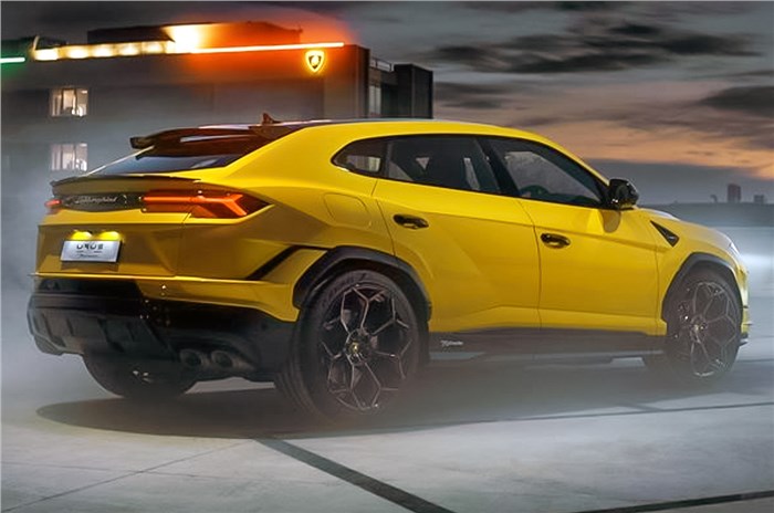 4.22 करोड़ की Lamborghini में ऐसा क्या है जो इसे बनाती है सबसे खास!
