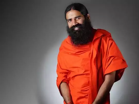 रामदेव ने महिलाओं के पहनावे को लेकर दिया विवादित बयान, वुमन कमीशन ने माफी मांगने को कहा