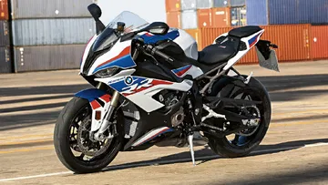 BMW की धांसू बाइक होगी इस दिन लॉन्च! देगी गाड़ी जितनी पॉवर….जानिए कीमत