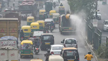 Delhi Air Pollution: फिर जहरीली हुई दिल्ली की हवा, एयर क्वालिटी इंडेक्स 400 के पार पहुंचा