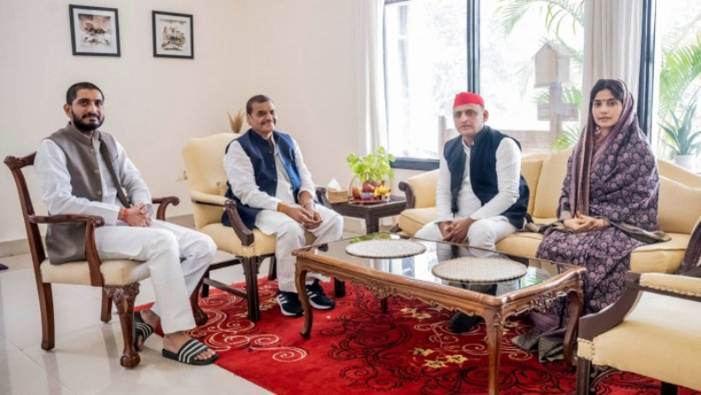 एक हुए चाचा-भतीजा, सपा में हुआ प्रसपा का विलय! अब नेता प्रतिपक्ष बनेंगे शिवपाल ?
