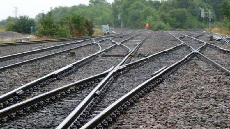 रील बना रहे थे फिल्मी स्टाइल में, मौत को दिया दावत, रौंदते हुए निकली कार, वीडियो वायरल