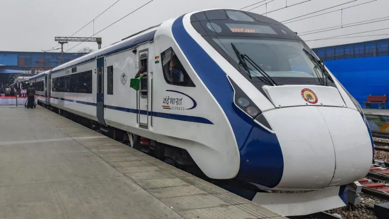 महाराष्ट्र: पीएम मोदी ने वंदे भारत एक्सप्रेस को दिखाई हरी झंडी, नागपुर और बिलासपुर के बीच चलेगी ट्रेन