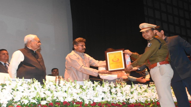 बिहार: नहीं बन सका इंजीनियर तो घर पर ही बना डाला लड़ाकू विमान, जानिए पूरी बात