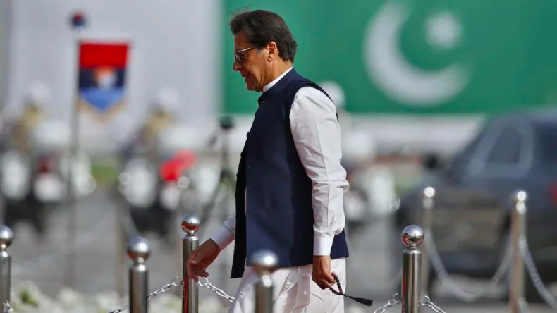 Imran Khan Arrest: पूर्व पीएम को नहीं मिली राहत, समर्थकों की भीड़ के बीच से गिरफ्तार करने पहुंच रही पुलिस