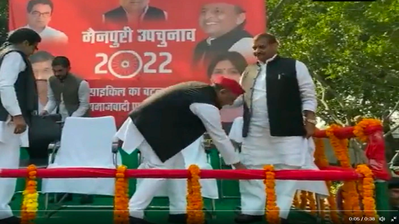 एक हुए चाचा-भतीजा, सपा में हुआ प्रसपा का विलय! अब नेता प्रतिपक्ष बनेंगे शिवपाल ?