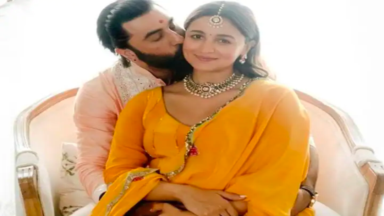 Alia-Ranbir Parents :मां बनीं Alia Bhatt, नन्हीं परी को दिया जन्म