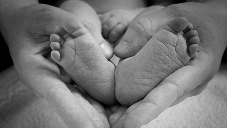 मूंगफली लाओ-इलाज कराओ…सरेआम अस्पताल में तड़पती रही प्रसूता, नर्सिंग कर्मी को नहीं आया रहम, गई नवजात की जान