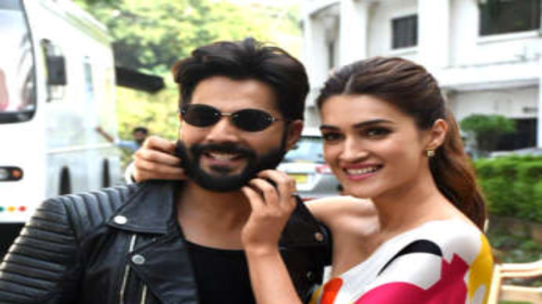 अवॉर्ड फंंक्शन में नजर आया Kriti Sanon का जलवा, ऑल ब्लैक आउटफिट में हुई शामिल