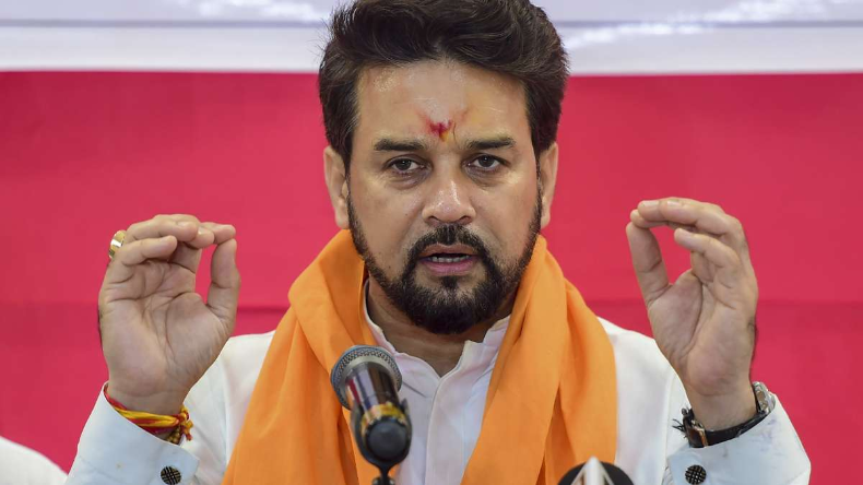 गुजरात चुनाव: केजरीवाल को कहा नमूना और आतंकवादी, मिल गया करारा जवाब