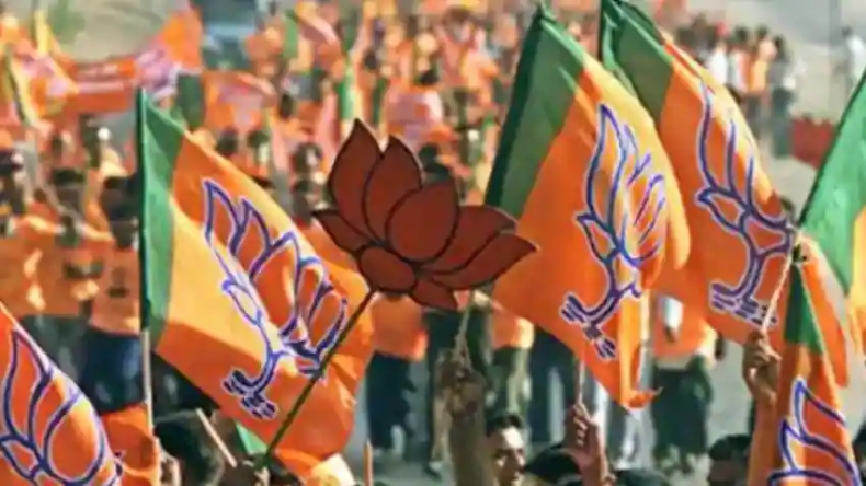 गुजरात: जूनागढ़ में दरगाह के अवैध निर्माण को लेकर विरोध, भीड़ ने पुलिस चौकी पर किया पथराव