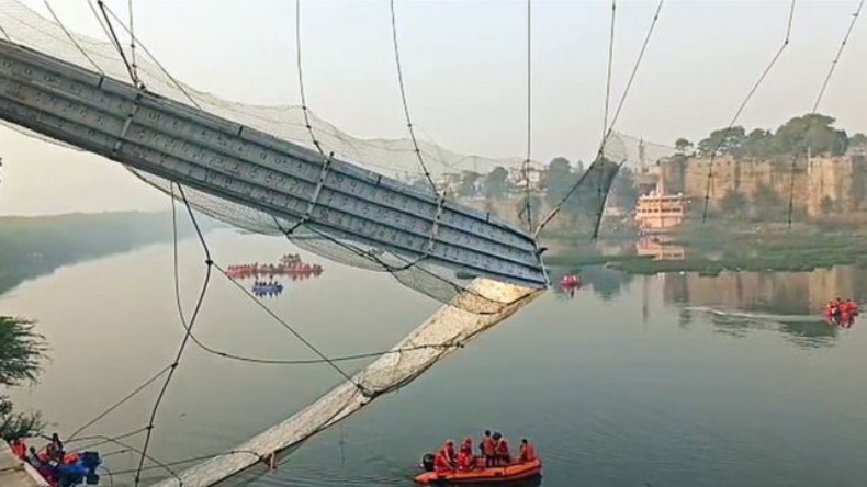 Morbi Bridge Collapse: पुल बनाने वाले ओरेवा ग्रुप के MD जयसुख पटेल ने किया सरेंडर