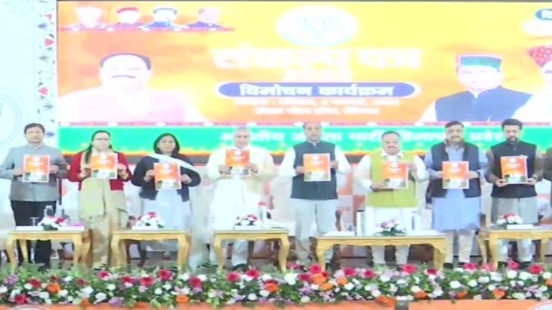 हिमाचल चुनाव: सभी 68 सीटों पर शुरू हुआ मतदान, वोटर्स में दिख रहा है गजब का उत्साह