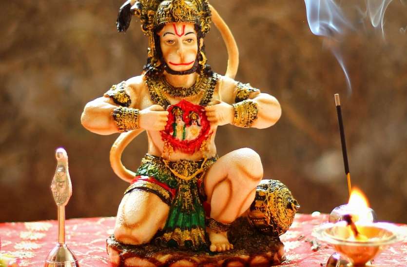 घर में हनुमान जी की इस तस्वीर से दूर होंगे सभी वास्तु दोष, मिलेंगे कई लाभ, जानें सही स्थान और महत्व