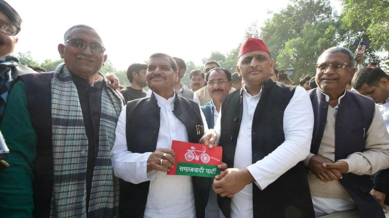 UP Nikay Chunav : निकाय चुनाव में चाचा के साथ मिलकर प्रचार करेंगे अखिलेश यादव